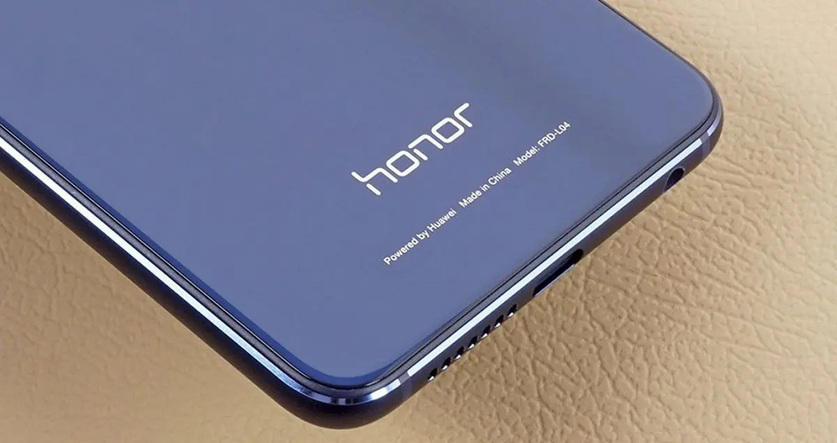 تصاویر واقعی آنر 8X به نمایشگر غول پیکر آن اشاره می کند