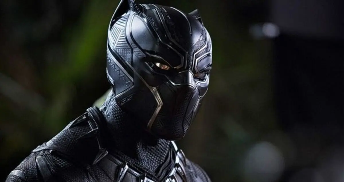 معنی نوشته روی لباس پلنگ سیاه: مادرم دوستت دارم!