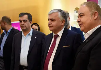 بازدید مدیر مرکز مطالعات ایران معاصر در مسکو از نخستین نمایشگاه شهر گردشگر