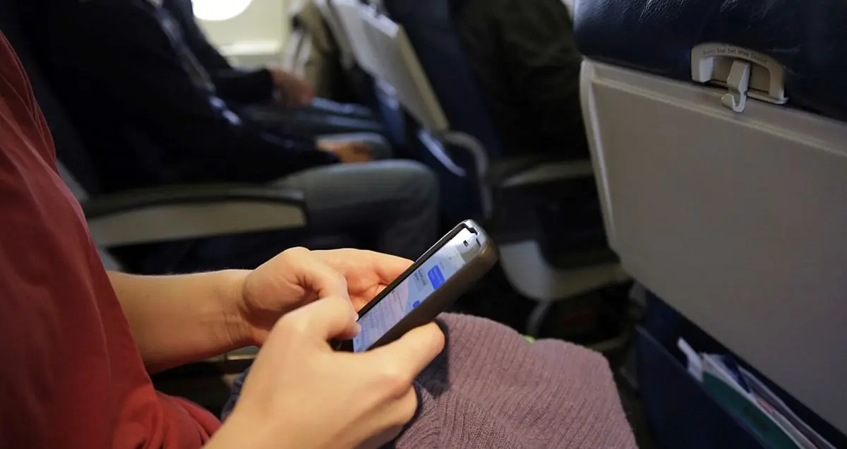 وزیر ارتباطات: واردات گوشی‌ های مسافری قاچاق نیست