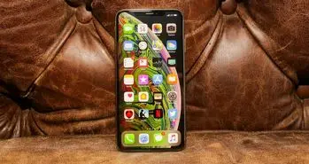 باتری آیفون XS دارای طراحی L شکل است