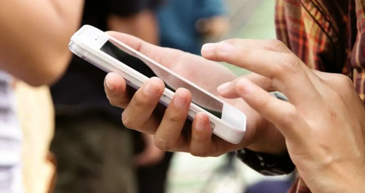 مزاحم تلفنی به عذرخواهی با نصب بنر مکلف شد