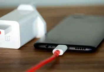 برند Dash Charge وان پلاس از فناوری شارژ سریع این شرکت حذف شد!