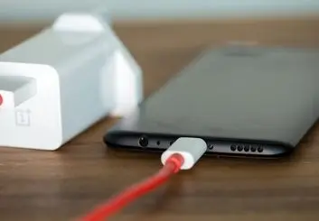 برند Dash Charge وان پلاس از فناوری شارژ سریع این شرکت حذف شد!