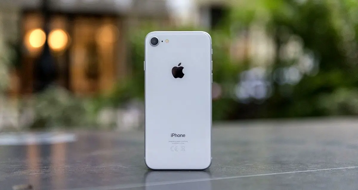 صفحه فروش آیفون ۹ به رنگ های نارنجی تند و آبی کبالتی اشاره می کند!