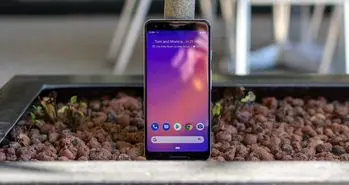 کالبدشکافی گوگل پیکسل 3 به نمایشگر ال جی این دستگاه اشاره می کند