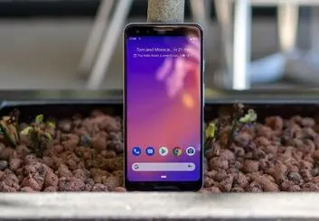 کالبدشکافی گوگل پیکسل 3 به نمایشگر ال جی این دستگاه اشاره می کند