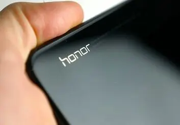 تصویر گوشی آنر مجیک 2 به اینترنت راه پیدا کرد؛ دوربین اصلی سه گانه