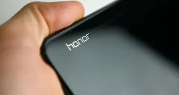 تصویر گوشی آنر مجیک 2 به اینترنت راه پیدا کرد؛ دوربین اصلی سه گانه