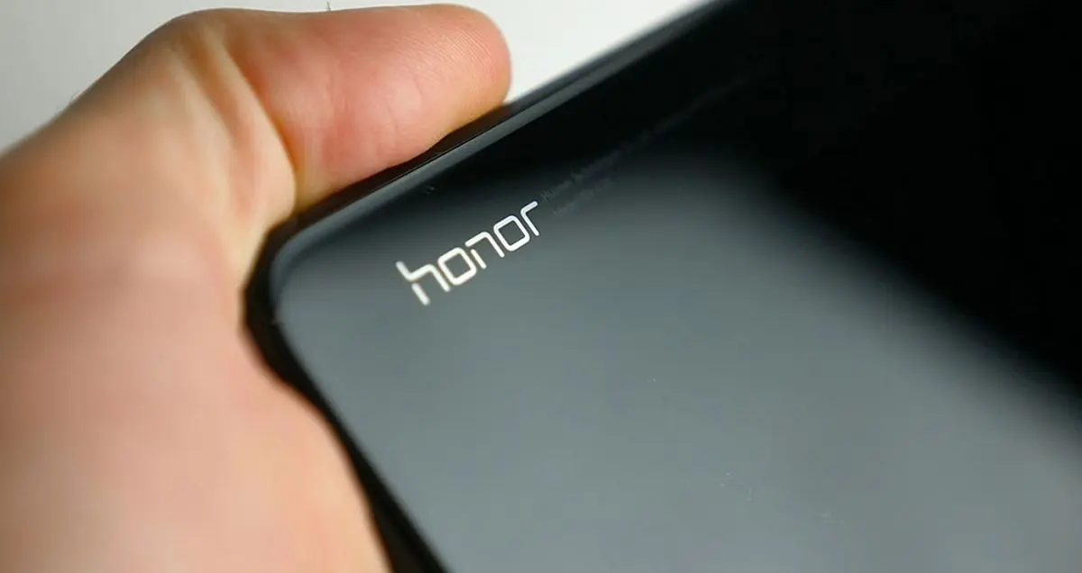 تصویر گوشی آنر مجیک 2 به اینترنت راه پیدا کرد؛ دوربین اصلی سه گانه