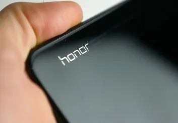 تصویر گوشی آنر مجیک 2 به اینترنت راه پیدا کرد؛ دوربین اصلی سه گانه