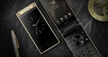 تصاویر گوشی سامسونگ W2019 به طراحی عجیب آن اشاره دارد