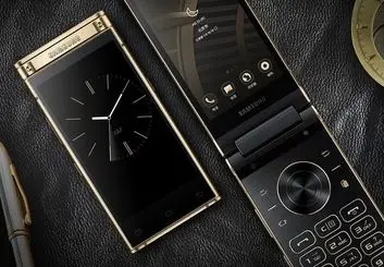 تصاویر گوشی سامسونگ W2019 به طراحی عجیب آن اشاره دارد