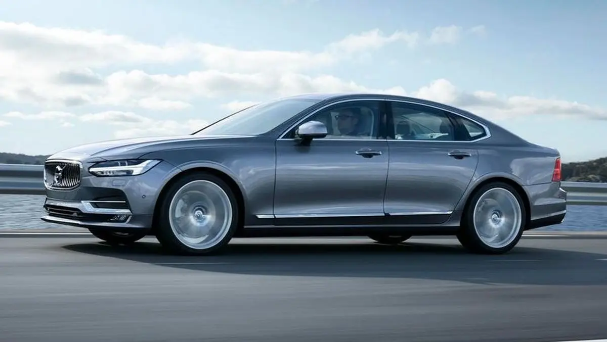 VOLVO S90 اولین خودرو با سیستم کنترل نیمه اتوماتیک در آمریکا