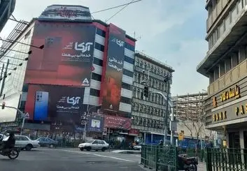 تجمع اعتراضی جمعی از کسبه پاساژ علاءالدین برای بی‌ثباتی قیمت ارز