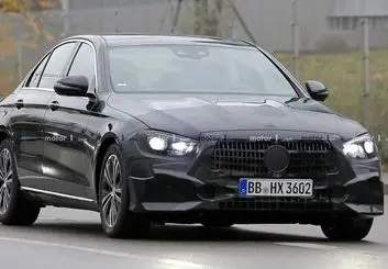 تصاویر جاسوسی فیس لیفت مرسدس بنز کلاس E سدان به اینترنت راه پیدا کرد