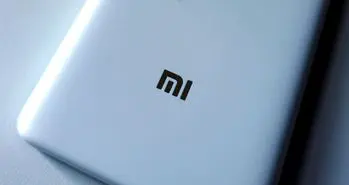 رندر شیائومی Mi 9 منتشر شد؛ نمایشگر بدون حاشیه و دوربین اصلی سه گانه