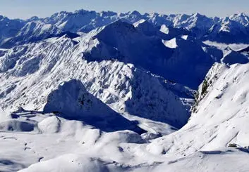 نوجوان 12 ساله 40 دقیقه پس از ریزش بهمن زنده ماند!