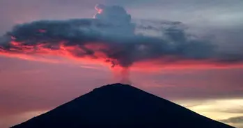 فعالیت مجدد آتشفشان آگونگ در جزیره بالی مشکل ساز شد!