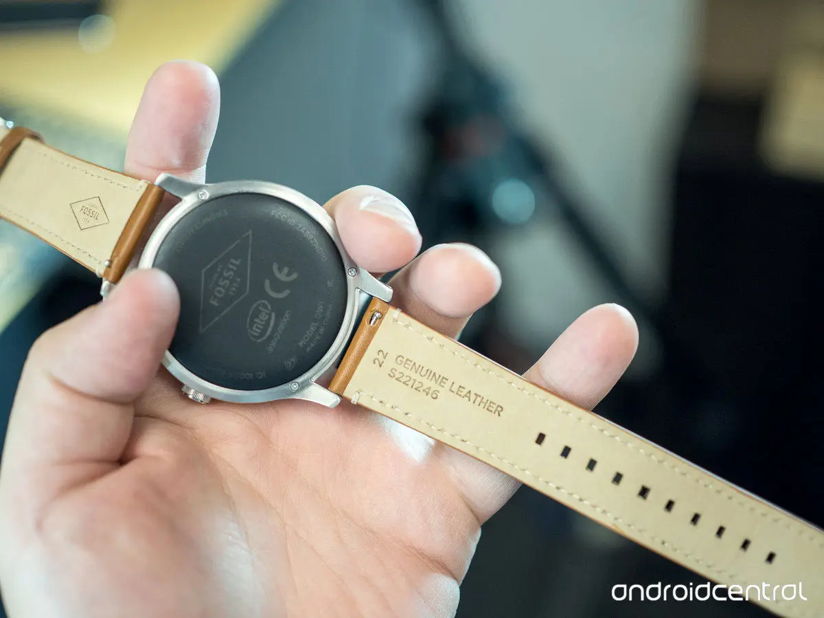 نقد و بررسی ساعت هوشمند ضدآب Fossil-Q