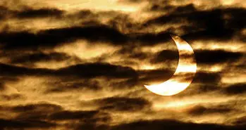 اولین خورشید گرفتگی سال 2019 در چه تاریخی رخ می دهد؟