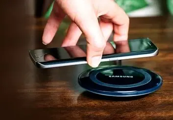شارژر وایرلس گلکسی S10 سامسونگ تاییدیه FCC دریافت کرد