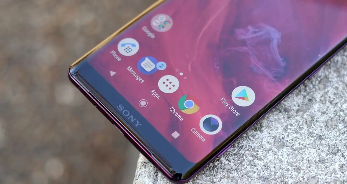 رندر اکسپریا 1 سونی به دوربین اصلی سه گانه اشاره می کند