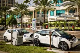 تاسیس ایستگاه های شارژ سریع خودرو های برقی در ایالات متحده