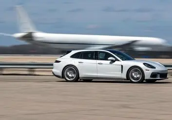 آشنایی با پورشه پانامرا، سدان 4 درب در روح هاچ‌بک