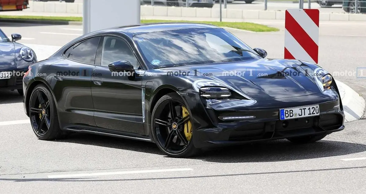 پورشه تایکان شکار عکاسان شد!