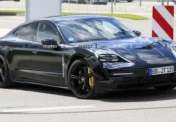 پورشه تایکان شکار عکاسان شد!