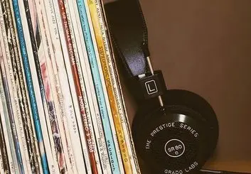 در بمباران اطلاعات بی‌فایده به خلاصه کتاب ها پناه ببریم