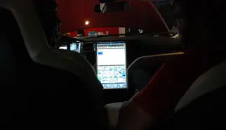 استفاده تسلا از اسپاتیفای در آخرین به‌روزرسانی OTA