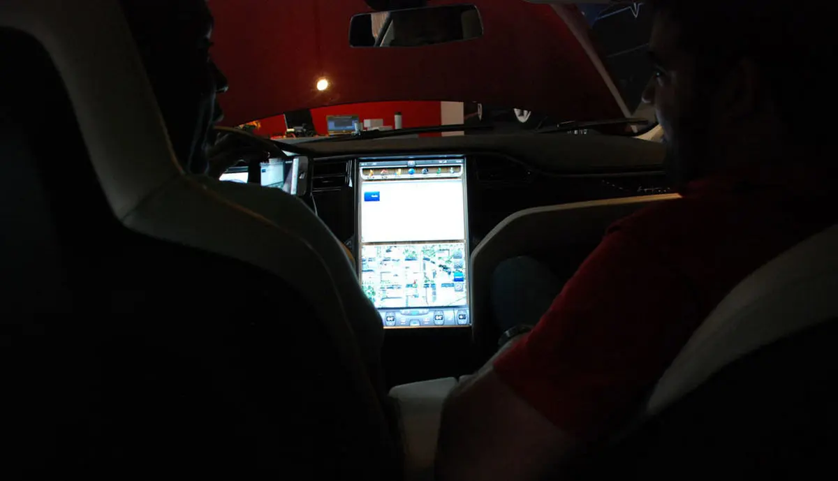 استفاده تسلا از اسپاتیفای در آخرین به‌روزرسانی OTA