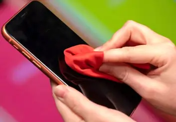 چگونه گوشی خود را برای مبارزه با ویروس کرونا تمیز کنیم؟