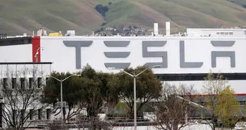 کمپانی تسلا تولیدات کارخانه فرمونت را به دلیل شیوع کرونا متوقف می کند