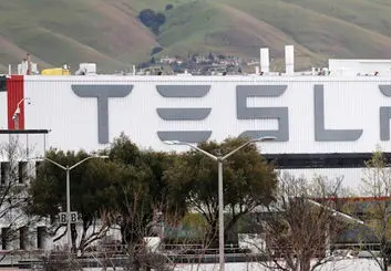 کمپانی تسلا تولیدات کارخانه فرمونت را به دلیل شیوع کرونا متوقف می کند