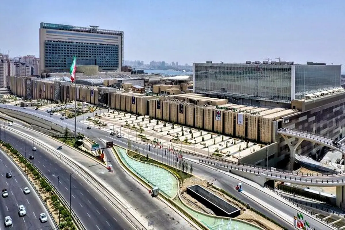 فیلم تجهیز ۳۰۰۰ تخت بستری برای بیماران کرونایی در مجتمع تجاری ایران مال