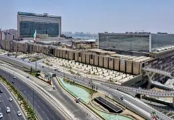 فیلم تجهیز ۳۰۰۰ تخت بستری برای بیماران کرونایی در مجتمع تجاری ایران مال