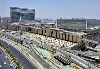 فیلم تجهیز ۳۰۰۰ تخت بستری برای بیماران کرونایی در مجتمع تجاری ایران مال