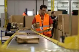 آمازون در آزمایشگاه خود از کارمندانش تست کرونا می‌گیرد