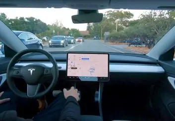 تسلا سیستم خودران کامل اتومبیل را به صورت اشتراک ماهانه عرضه می‌کند