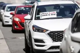 رانندگان اوبر و لیفت باید به عنوان کارمند شرکت در نظر گرفته شوند