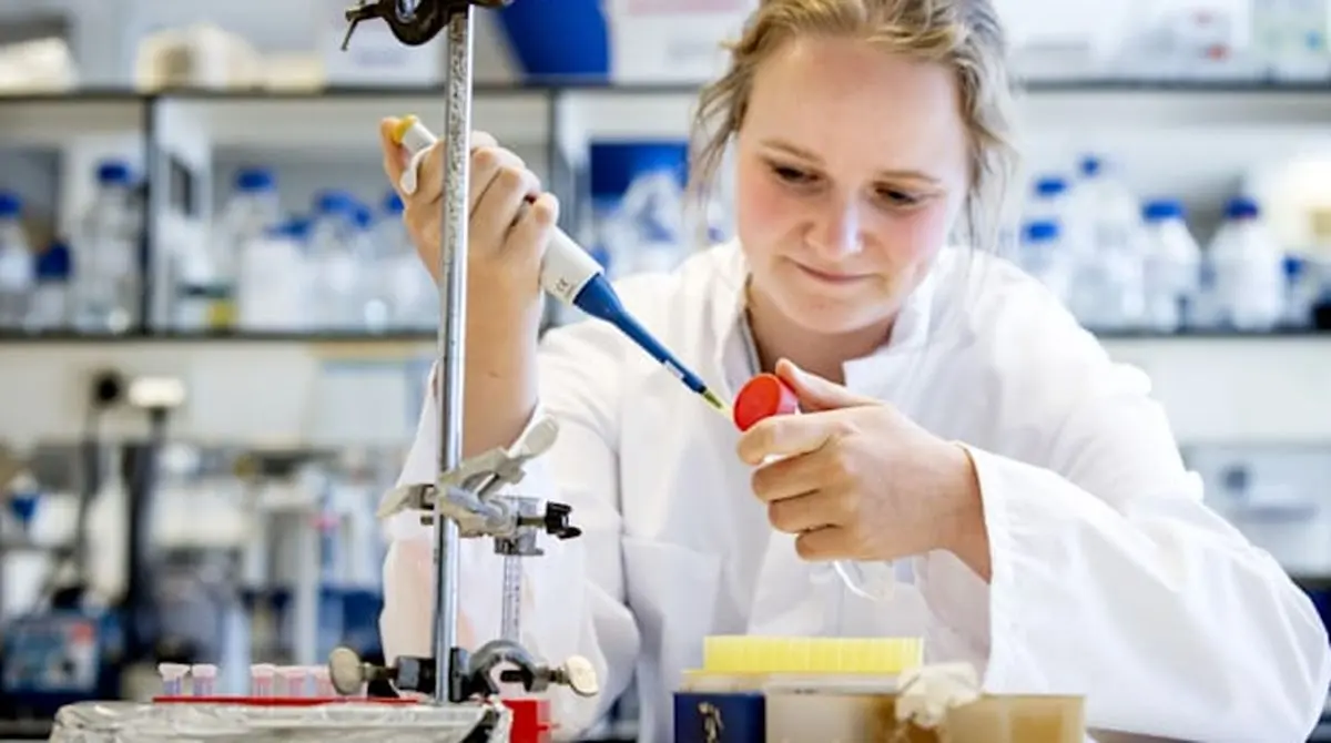 حمله هکرها به تحقیقات مربوط به واکسن ویروس کرونا در انگلیس