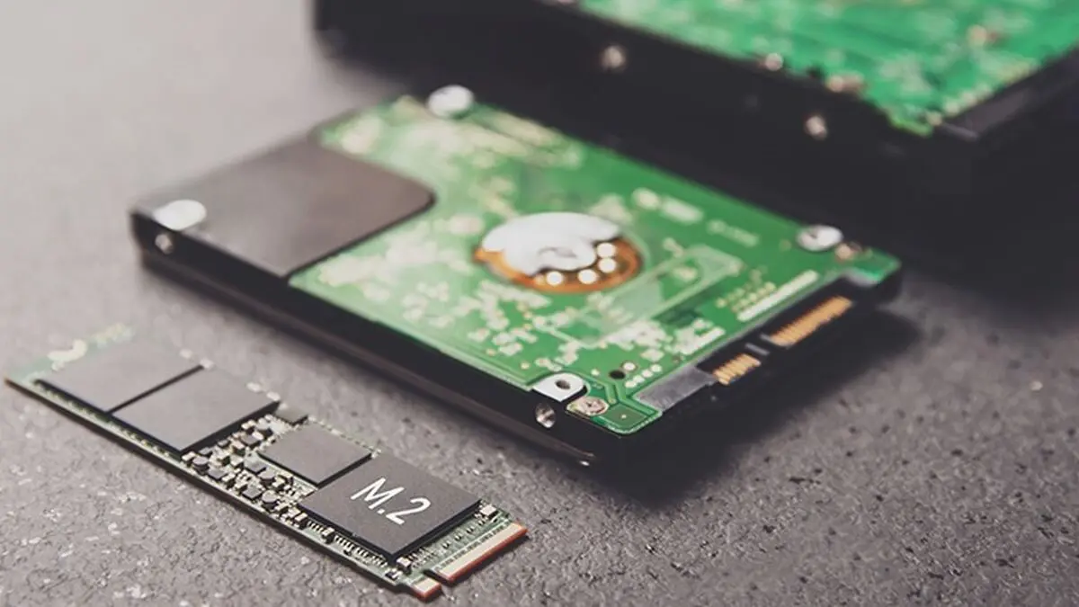 حافظه SSD بهتر است یا ساتا؟