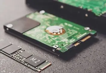 حافظه SSD بهتر است یا ساتا؟