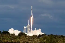 اسپیس ایکس امروز ۵۸ ماهواره به فضا فرستاد