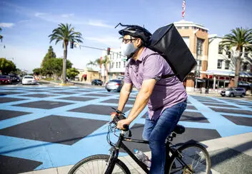 تلاش بی وقفه اوبر برای خرید کمپانی Postmates