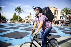 تلاش بی وقفه اوبر برای خرید کمپانی Postmates