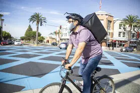 تلاش بی وقفه اوبر برای خرید کمپانی Postmates